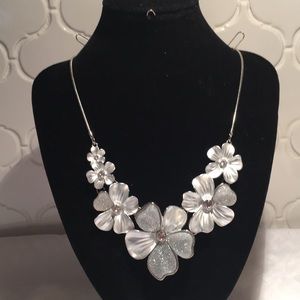 Silver necklace & earring set